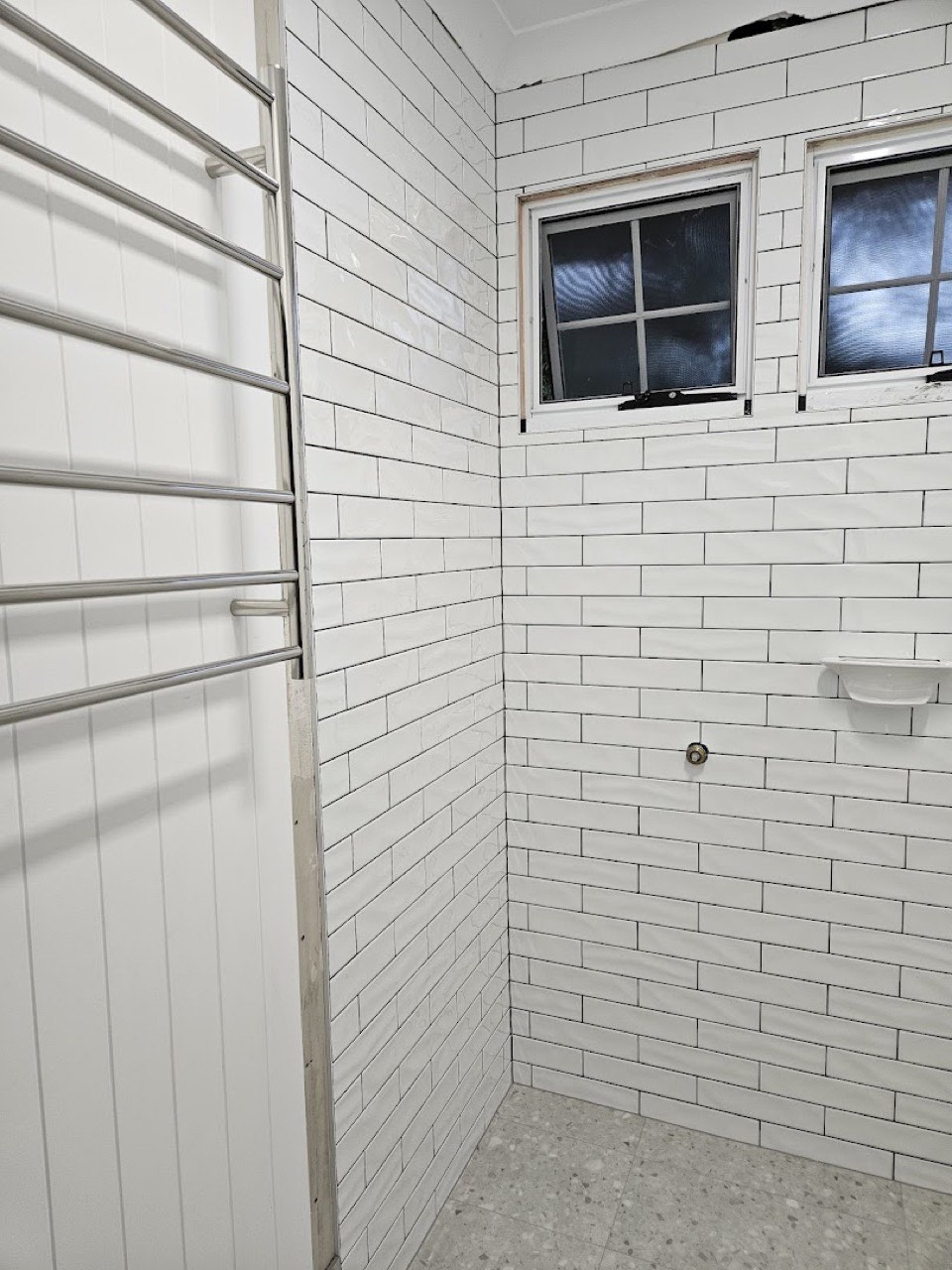A real wall tiling job with even grout lines by Axent Tiling