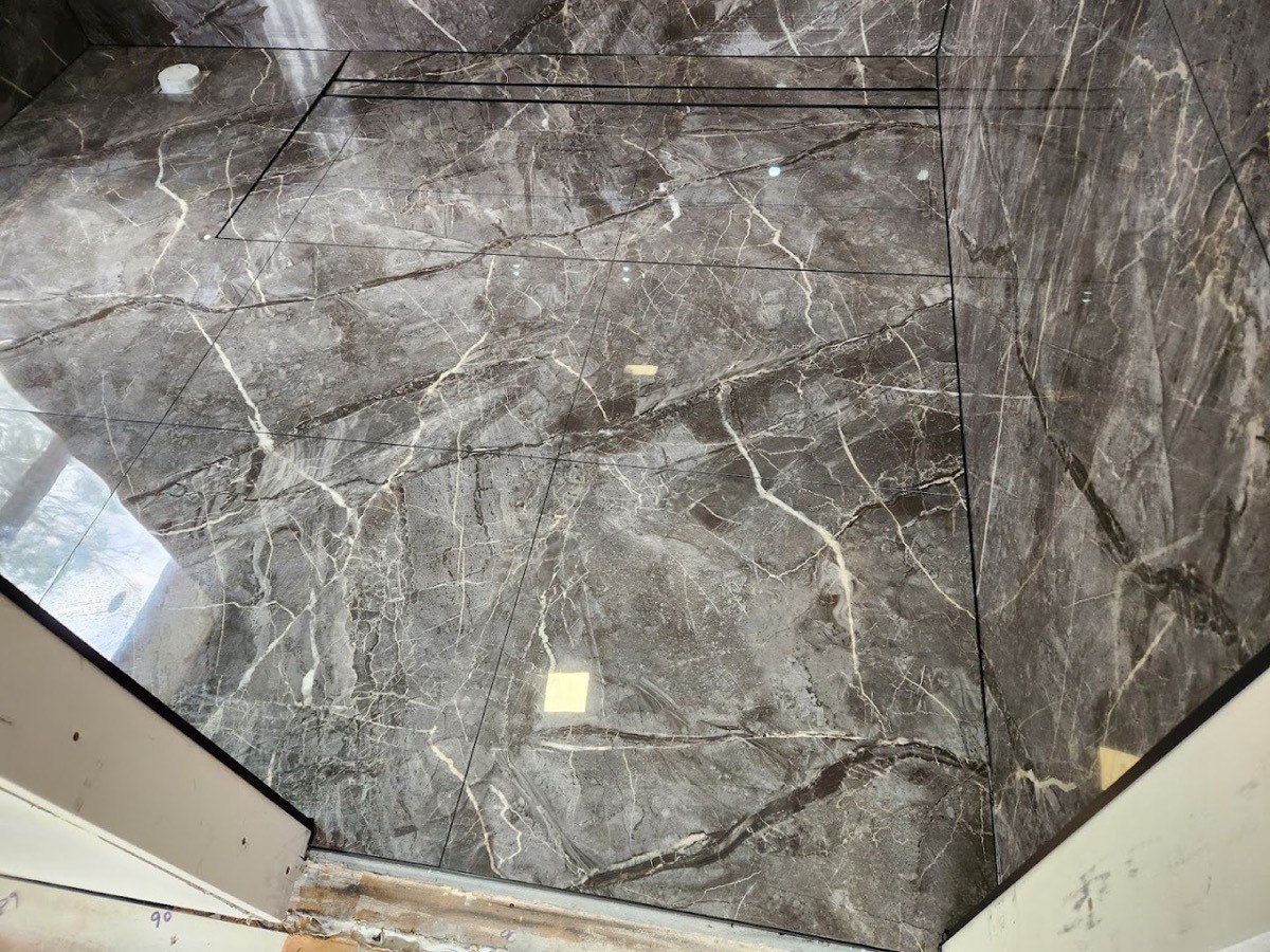 A real large-format tiled surface by Axent Tiling