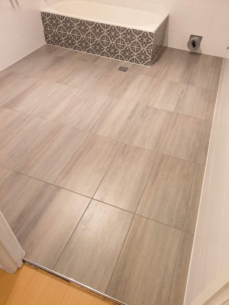 Real tiling work by Axent Tiling – bathrooms, splashbacks, floor & wall tiling