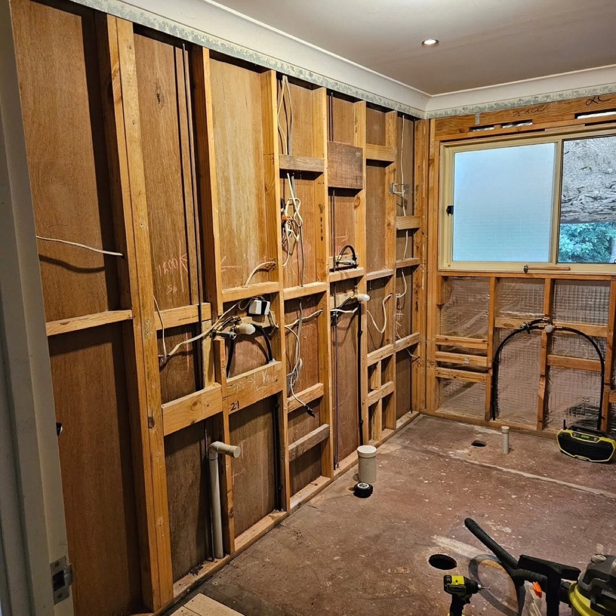 Real tiling work by Axent Tiling – bathrooms, splashbacks, floor & wall tiling
